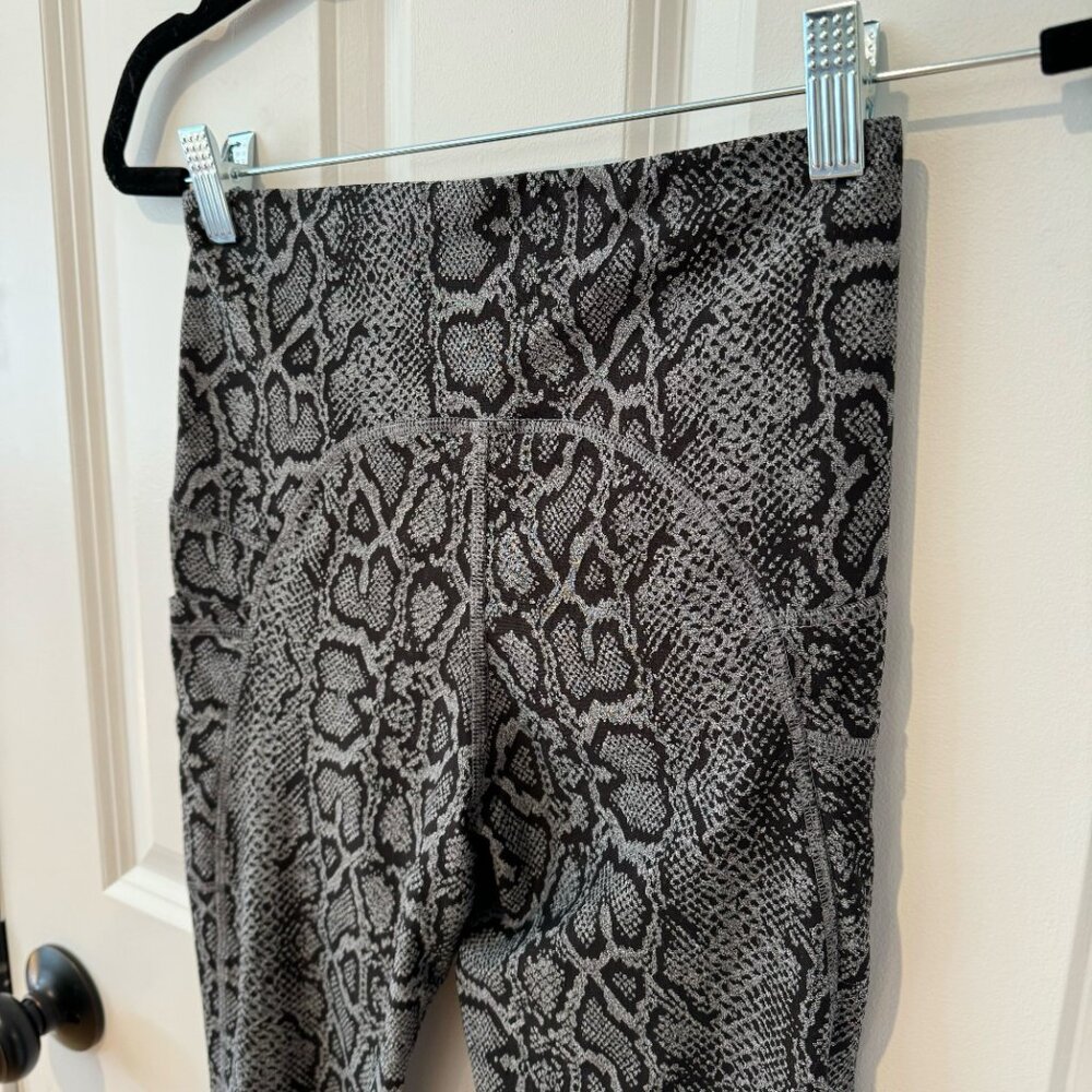 Champion‎ Black and Grey Snakeskin Printed Leggings - Size Small - Picture 6 of 6